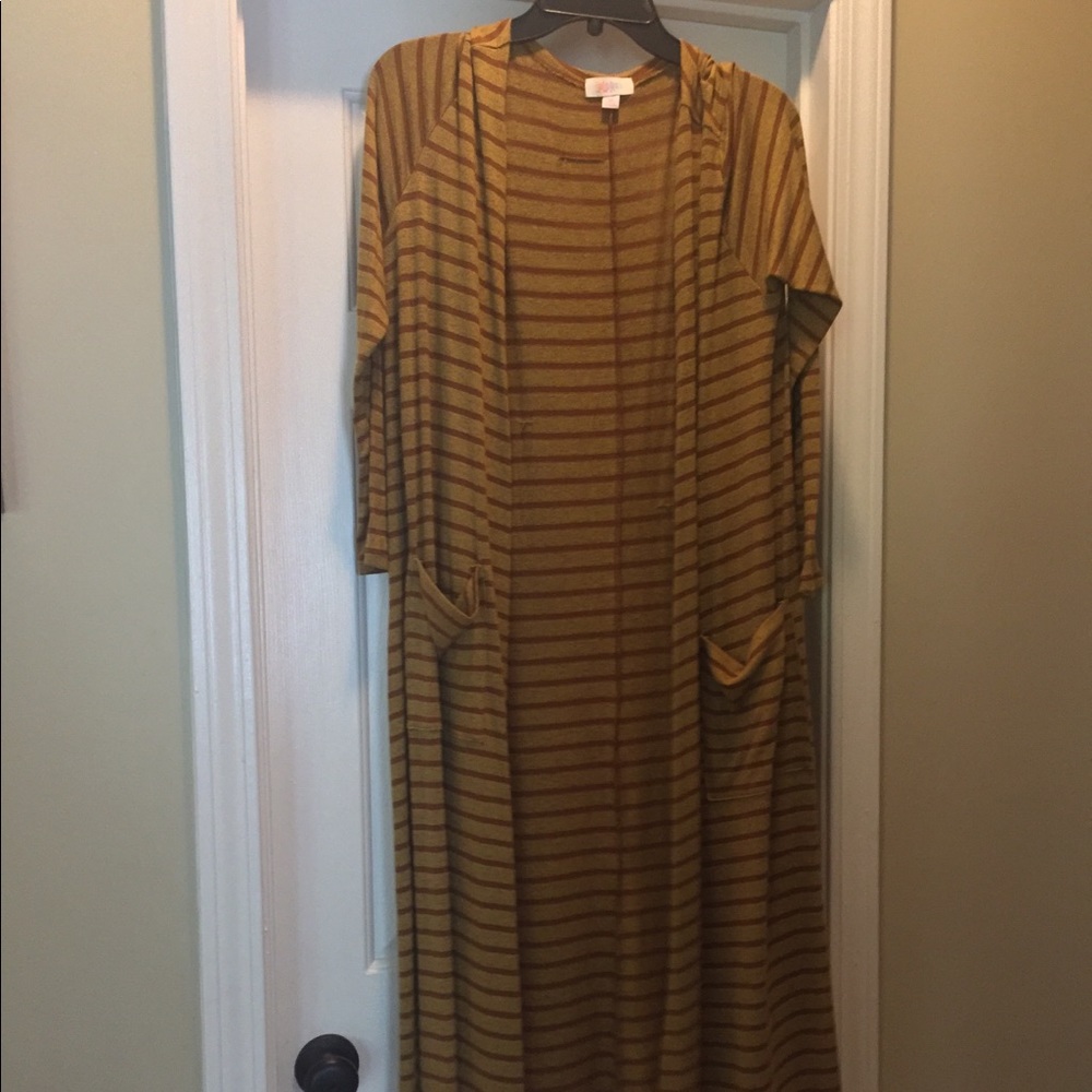 MAKE AN OFFER!!! BUNDLE BUNDLELuLaRoe Sarah Medium